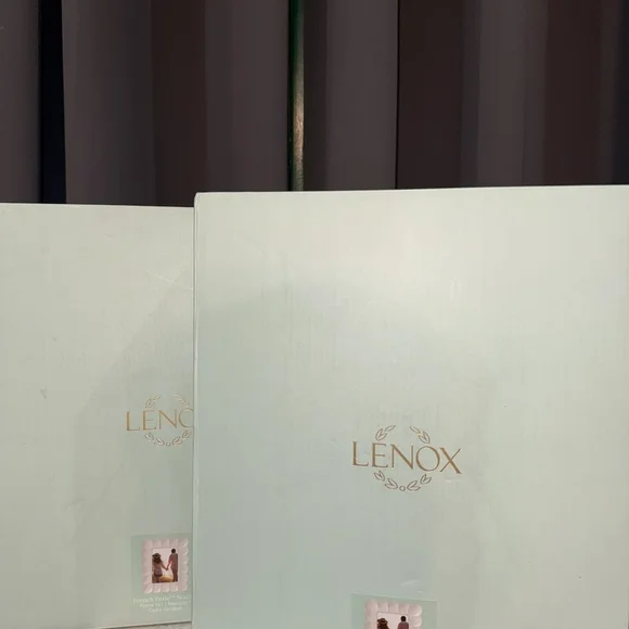 Lenox Ivory Scalloped Picture Frame
